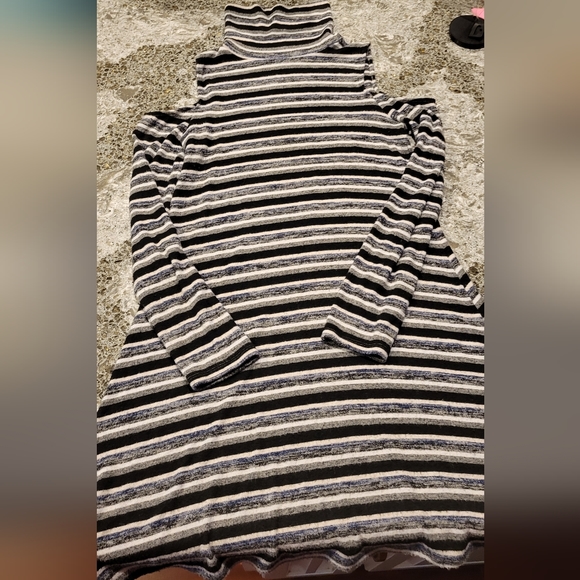 AEO Soft & Sexy Plush Cold Shoulder Striped Dress Size Medium - Picture 1 of 9